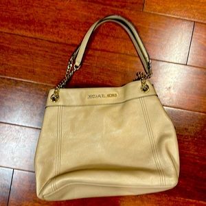 Michael Kors Beige Pebble Leather Gold Chain shoulder bag